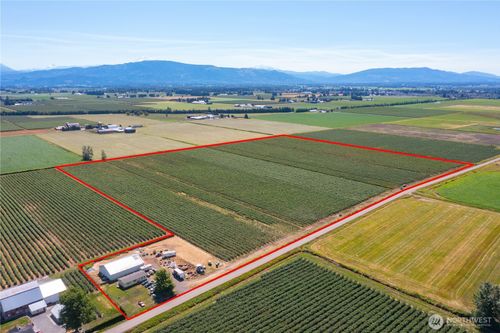 9586 Bender Rd, Lynden, WA, 98264-9507 | Card Image