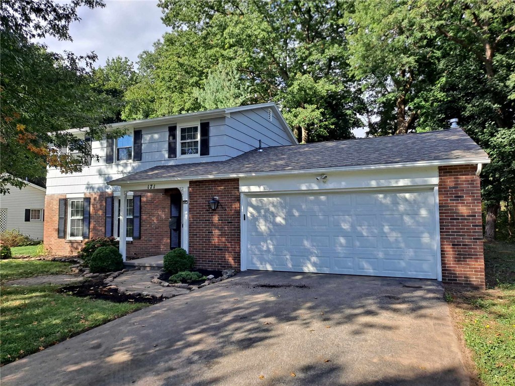 Yarkerdale Dr, Rochester, NY 14615