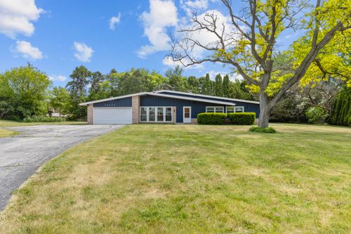 18345 Ashlea Dr, Brookfield, WI, 53045-7401 | Card Image
