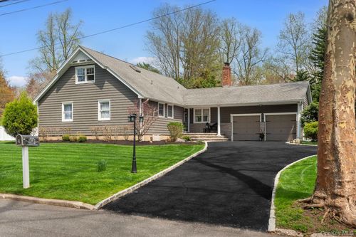 4 Abington Pl, Northport, NY, 11768-1001 | Card Image