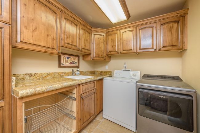 Bsmt Laundry Rm | Image 28