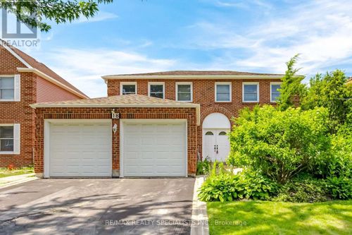 18 Jill Cres, Brampton, ON, L6S3J2 | Card Image