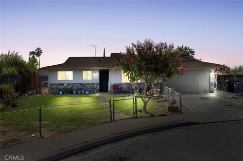 871 11th St, Sanger, CA, 93657-3209 | Card Image