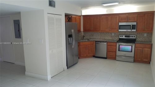 10142-10142 Sw 77th Ct, Miami, FL, 33156-2692 | Card Image