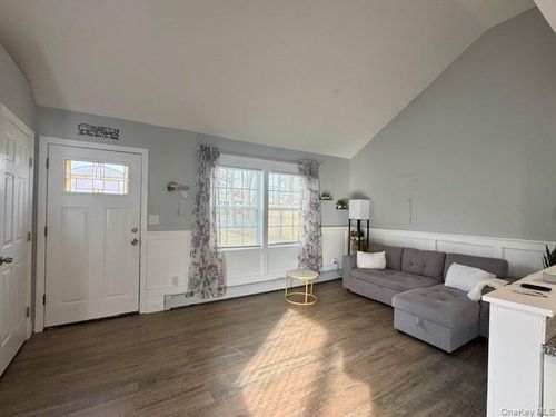 332 Commack Rd, Shirley, NY, 11967-4012 | Card Image