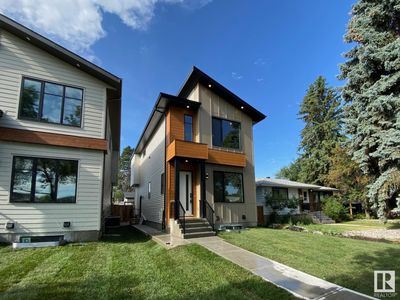 8237 93a Ave Nw, House other with 3 bedrooms, 3 bathrooms and 2 parking in Edmonton AB | Image 3