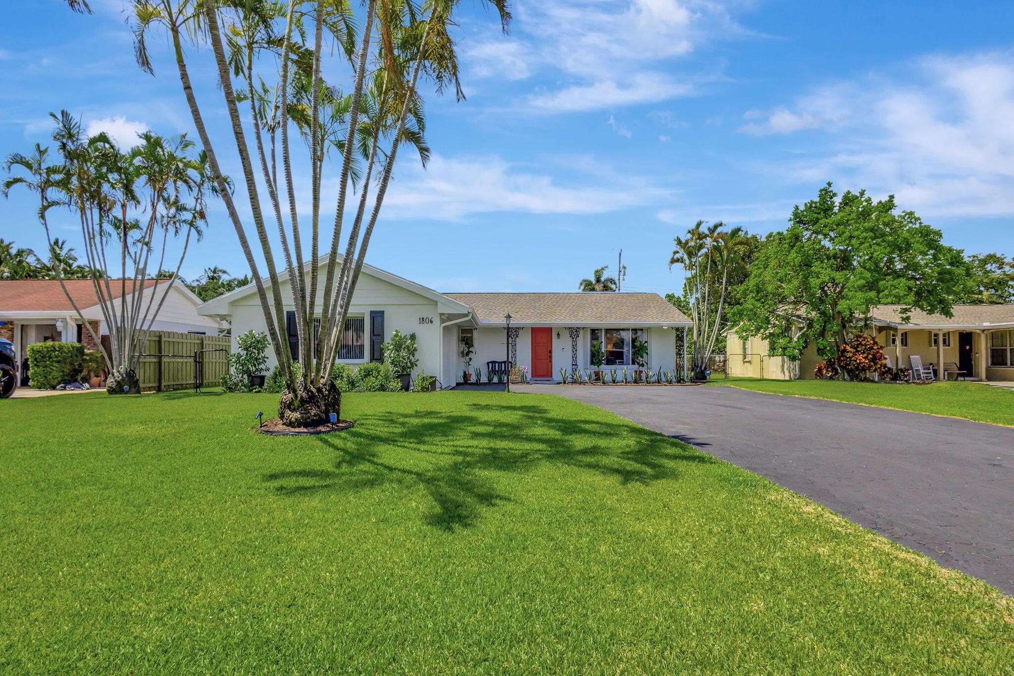 Laurel Ln, Lake Clarke, FL 33406