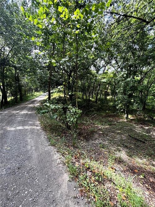 000 Lost Lake Cir, Thayer, KS, 66776 | Card Image