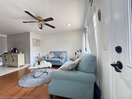 29150 Everett St, Southfield, MI, 48076-5807 | Card Image