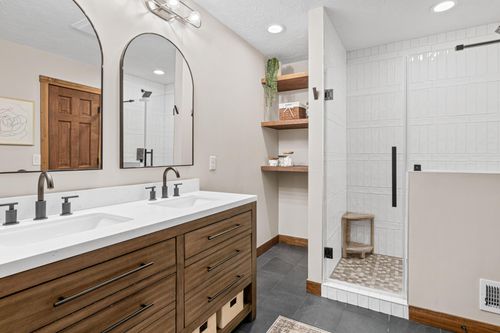 14168 Heywood Path, Apple Valley, MN, 55124-6525 | Card Image