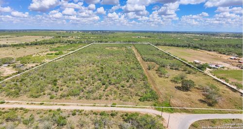 299/115 Cr 779, Devine, TX, 78016 | Card Image