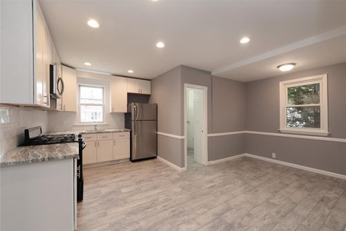 fl-1st-549 Scranton Ave, Lynbrook, NY, 11563-4110 | Card Image