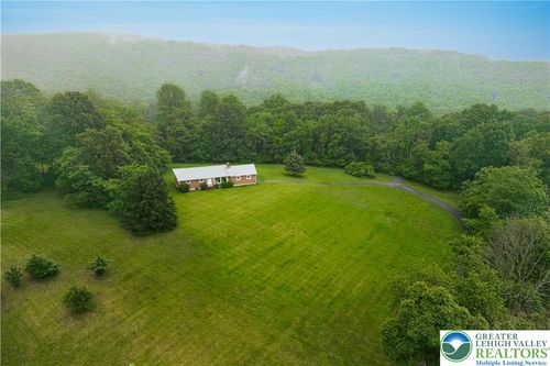 2186 Polk Valley Rd, Hellertown, PA, 18055-3033 | Card Image