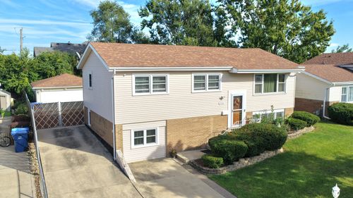 9001 S Maple Ln, Hickory Hills, IL, 60457-1229 | Card Image