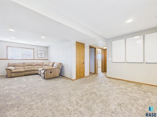 4117 W 92nd St Street, Sioux Falls, SD, 57108 | Card Image