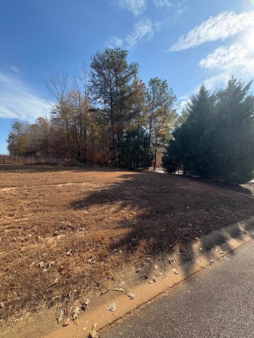 305 Lawtonwood Ln, Roebuck, SC, 29376-3361 | Card Image