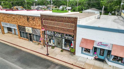 232 E Main St, Gentry, AR, 72734-8260 | Card Image