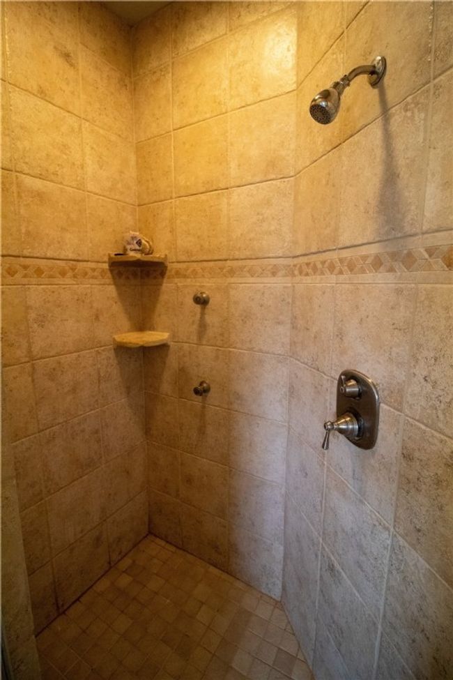 125 Red Bird Rdg, House other with 4 bedrooms, 3 bathrooms and null parking in Beeville TX | Image 13