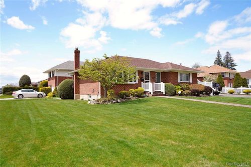 3918 Berger Ave, Bethpage, NY, 11714-5002 | Card Image