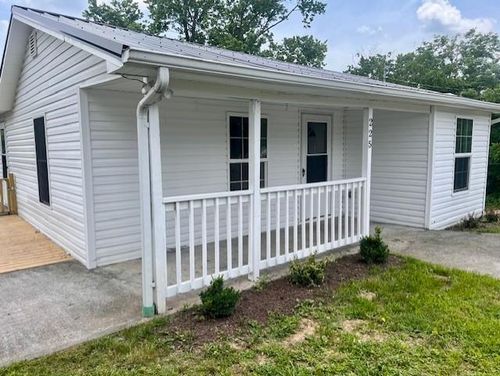 225 Barnett Dr, Tazewell, VA, 24651-6192 | Card Image