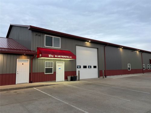 c-700 Ford Ln, Center Point, IA, 52213-7402 | Card Image