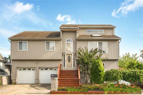 664 Arthur St, Baldwin, NY, 11510-4303 | Card Image