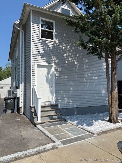 70 Dyke Ln, Stamford, CT, 06902-7326 | Card Image