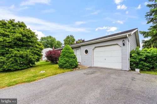 9 Raspberry Dr, Mechanicsburg, PA, 17050-2793 | Card Image