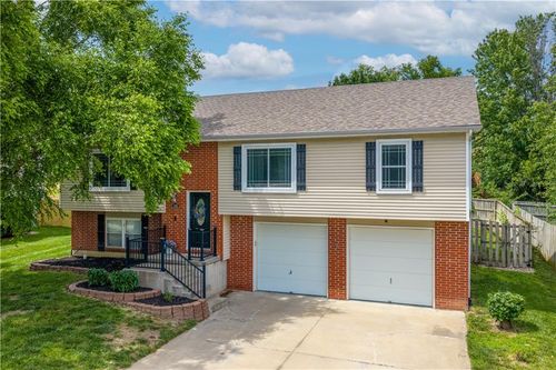 1305 Kimberly Dr, Warrensburg, MO, 64093-2575 | Card Image