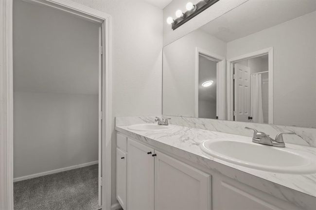 Primary Bathroom | Image 14