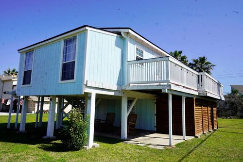 4027 Surf Dr, Galveston, TX, 77554-8804 | Card Image