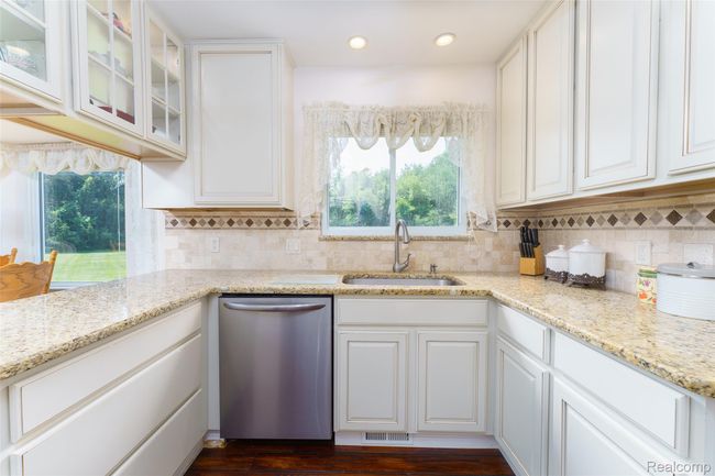 Updated kitchen with ceramic backsplash | Image 10