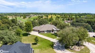 2504 Country Oaks Drive, Home with 3 bedrooms, 2 bathrooms and 3 parking in Atlantic IA | Image 2