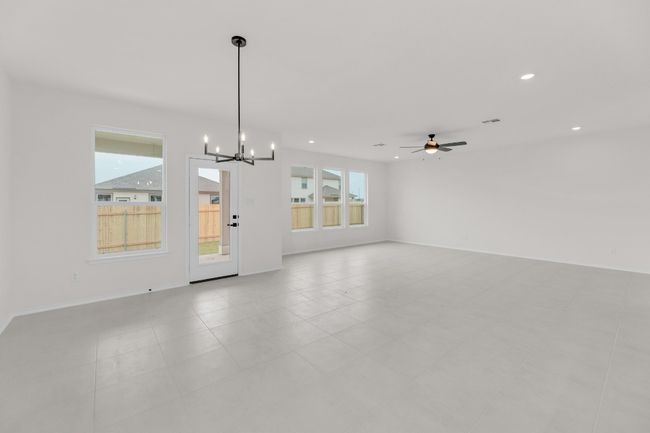15009 Kiger Mustang Dr, House other with 4 bedrooms, 2 bathrooms and 2 parking in Manor TX | Image 4