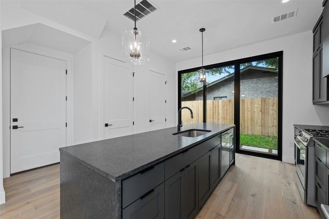 B - 2010 Gathright Cv, House other with 2 bedrooms, 3 bathrooms and 1 parking in Austin TX | Image 11