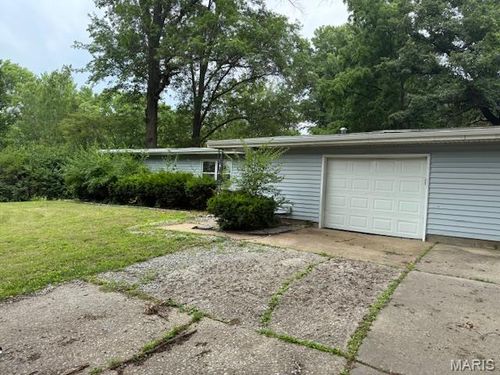 207 Hunter St, Lebanon, IL, 62254-1219 | Card Image