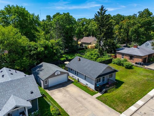 8431 Roseland Ct, Oak Park, MI, 48237-1818 | Card Image