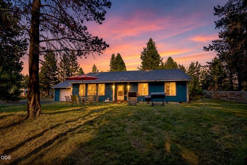 16801 Gross Dr, Bend, OR, 97707-2517 | Card Image