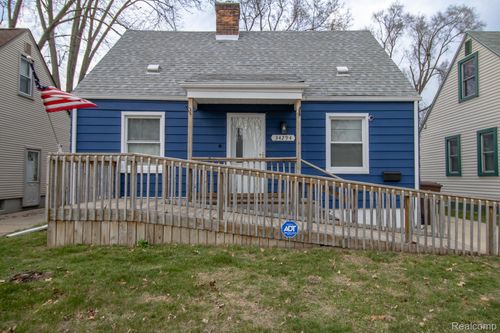 34294 Glover St, Wayne, MI, 48184-2440 | Card Image