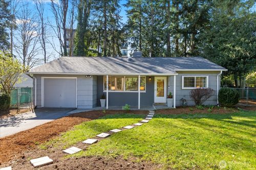 17219 Midvale Avenue N, Shoreline, WA, 98133 | Card Image