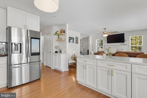 8-16 Granite Ln, Chester Springs, PA, 19425-3819 | Card Image