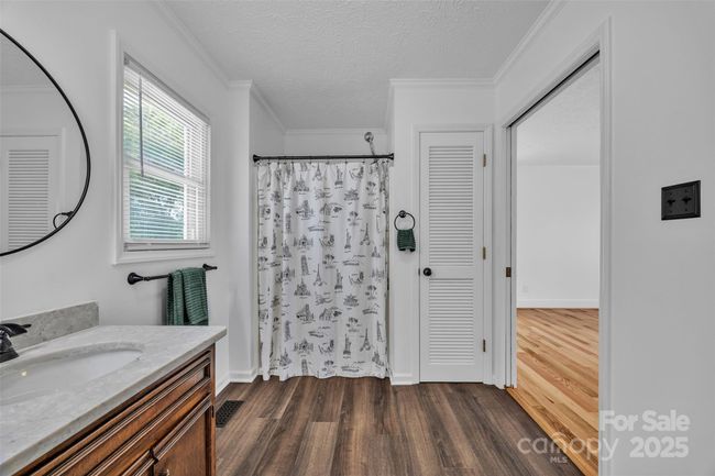 Primary bath | Image 24