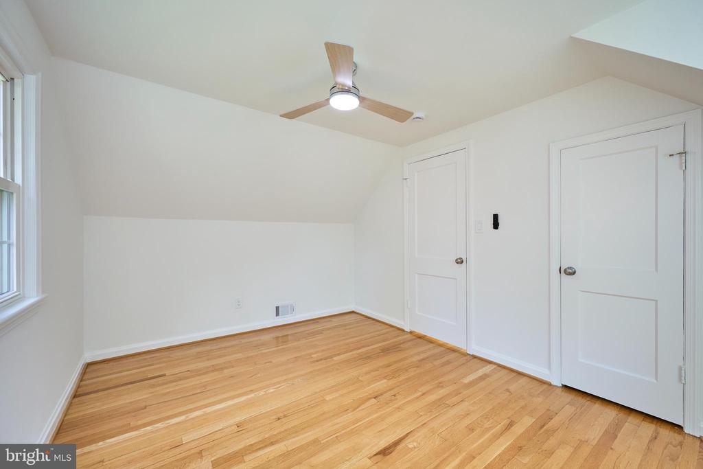 Residential in FALLS CHURCH