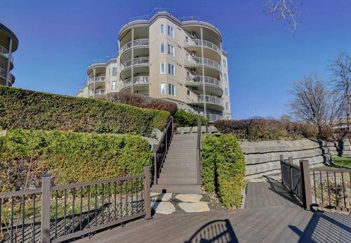 206-502 Boul Des Prairies, Laval, QC, H7V1B5 | Card Image