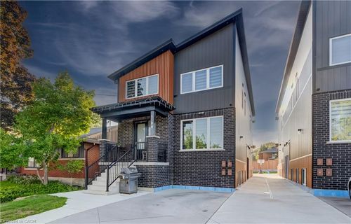169 5th Ave, Kitchener, ON, N2C1P6 | Card Image