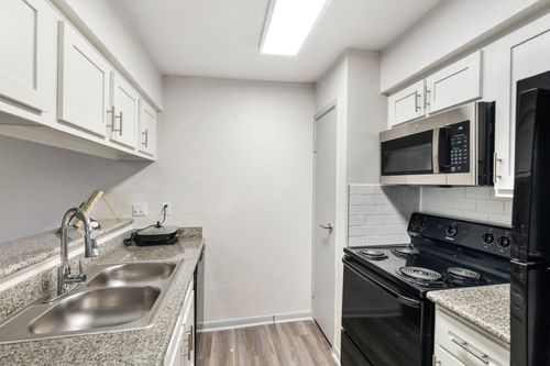 apt-2046-10101 Forum Park Dr, Houston, TX, 77036-8136 | Card Image