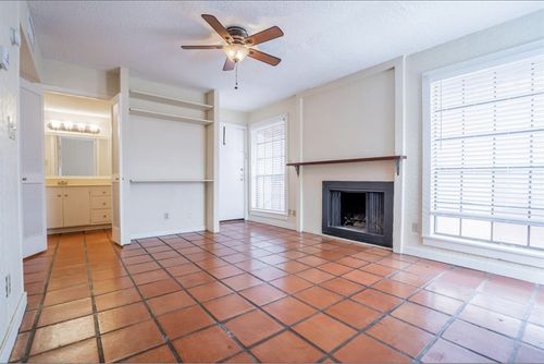 apt-111-110 E 37th St, Austin, TX, 78705-1560 | Card Image