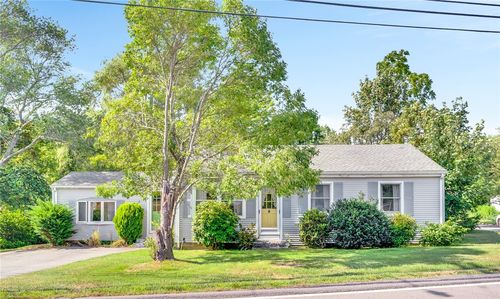 24 Schoolhouse Rd, Warren, RI, 02885-1019 | Card Image