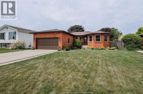 286 Cherrywood Drive, Kingsville, ON, N9Y3R4 | Card Image