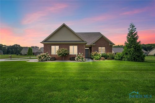 902 Pine Valley Dr, Bowling Green, OH, 43402-5240 | Card Image